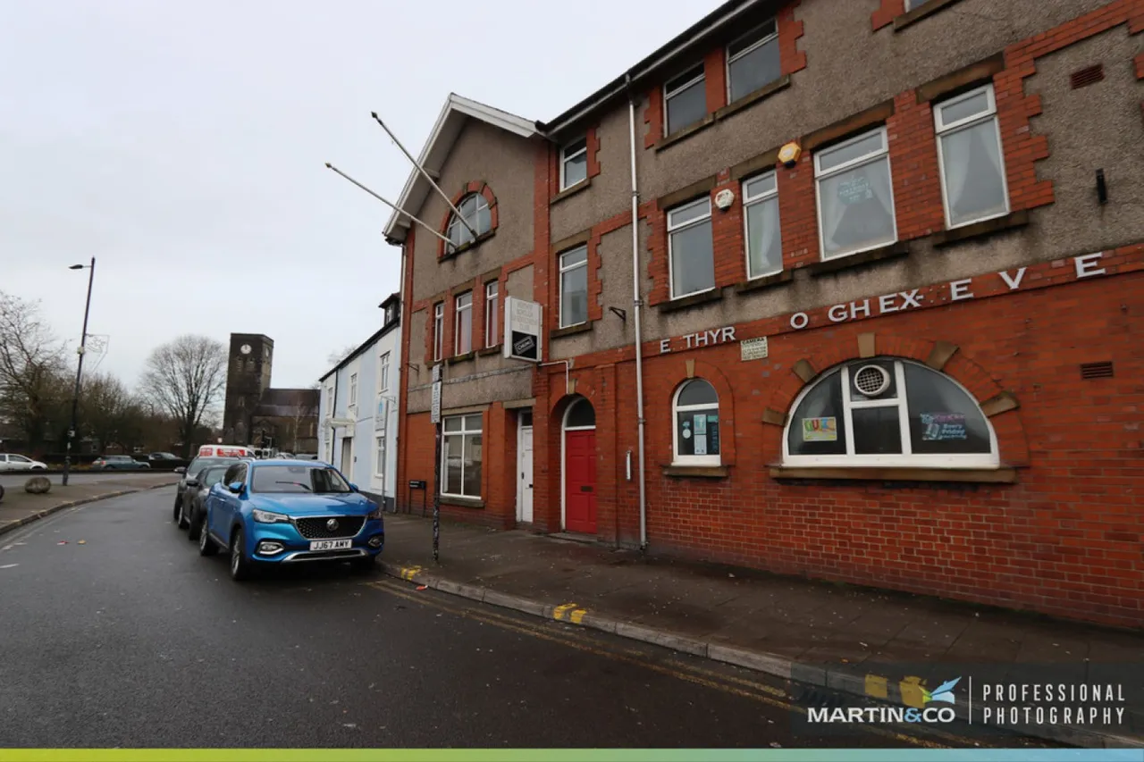 3 bed house for sale — Lower High Street , Merthyr Tydfil