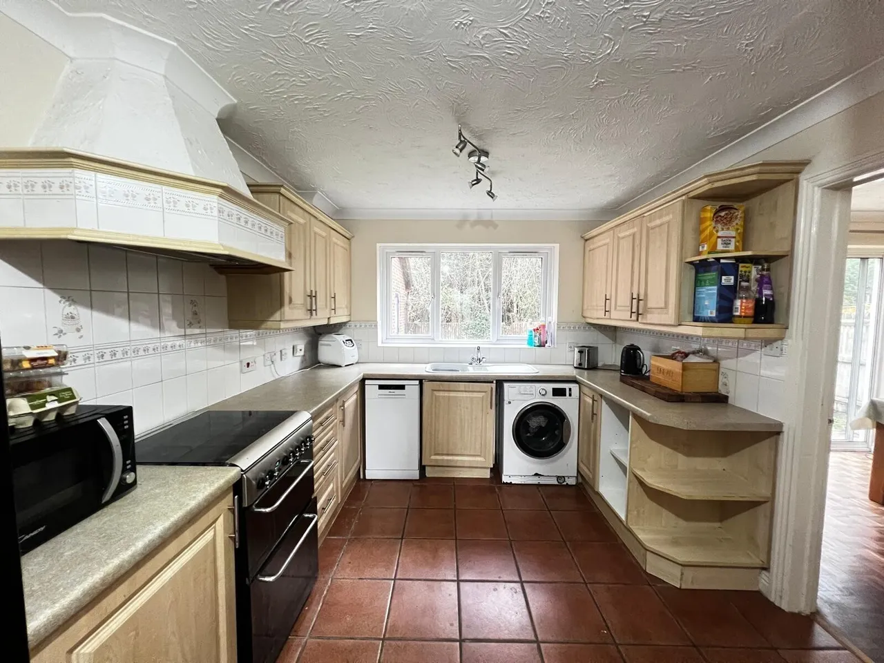 Hazelwood Drive, Verwood, BH31, photo 2