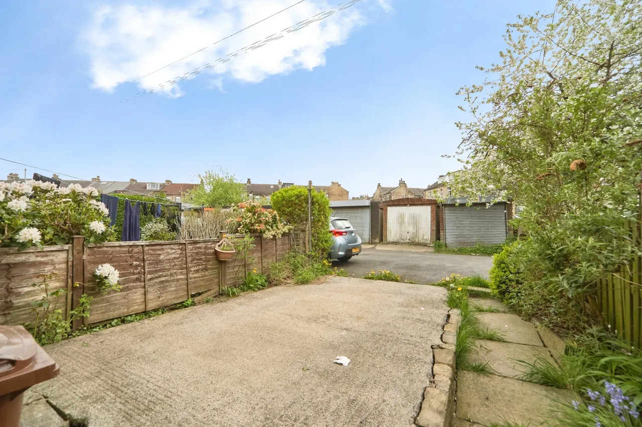 Norman Lane, Bradford, BD2, photo 21