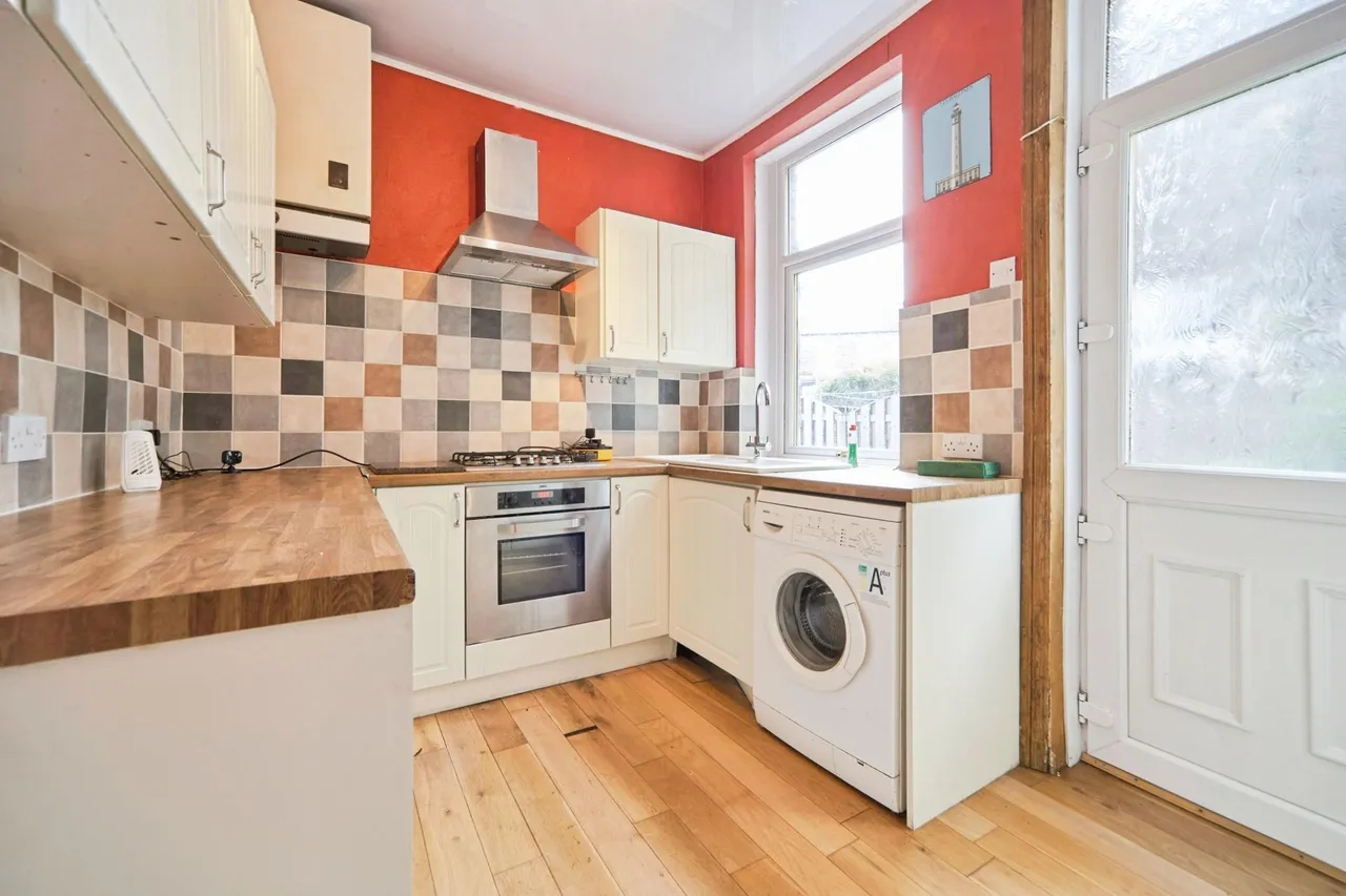 Norman Lane, Bradford, BD2, photo 9