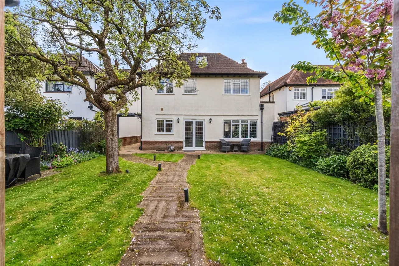 Courtlands Avenue, Hampton, TW12 3NT, photo 20
