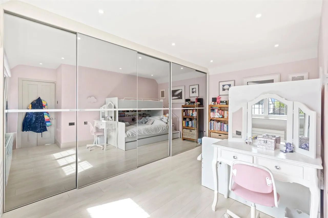 Courtlands Avenue, Hampton, TW12 3NT, photo 13