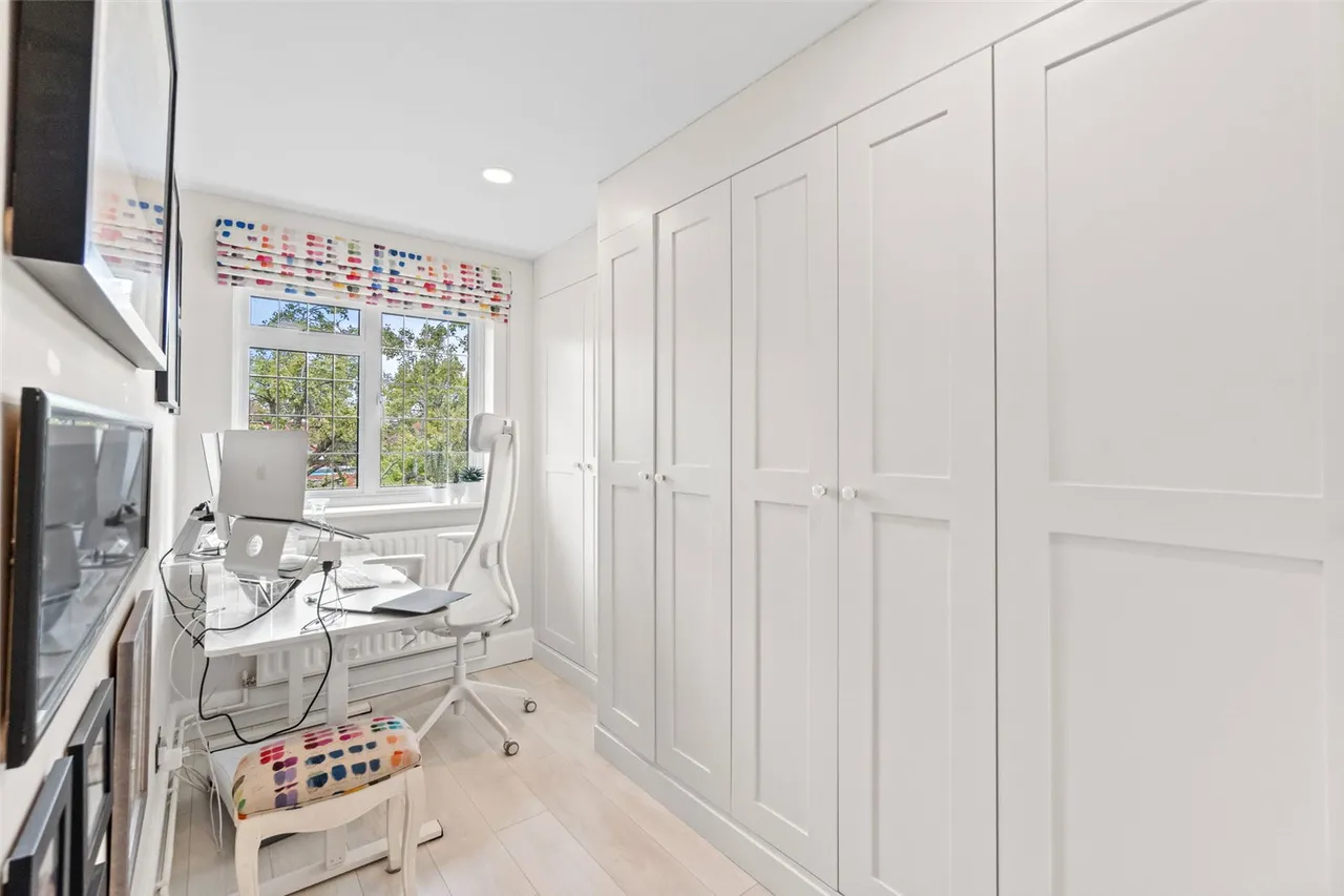 Courtlands Avenue, Hampton, TW12 3NT, photo 14