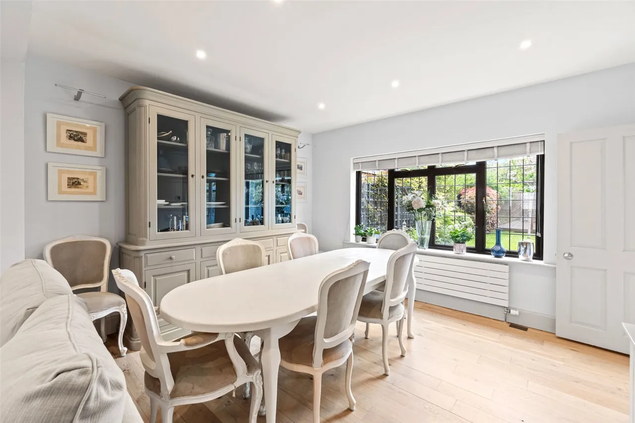 Courtlands Avenue, Hampton, TW12 3NT, photo 8