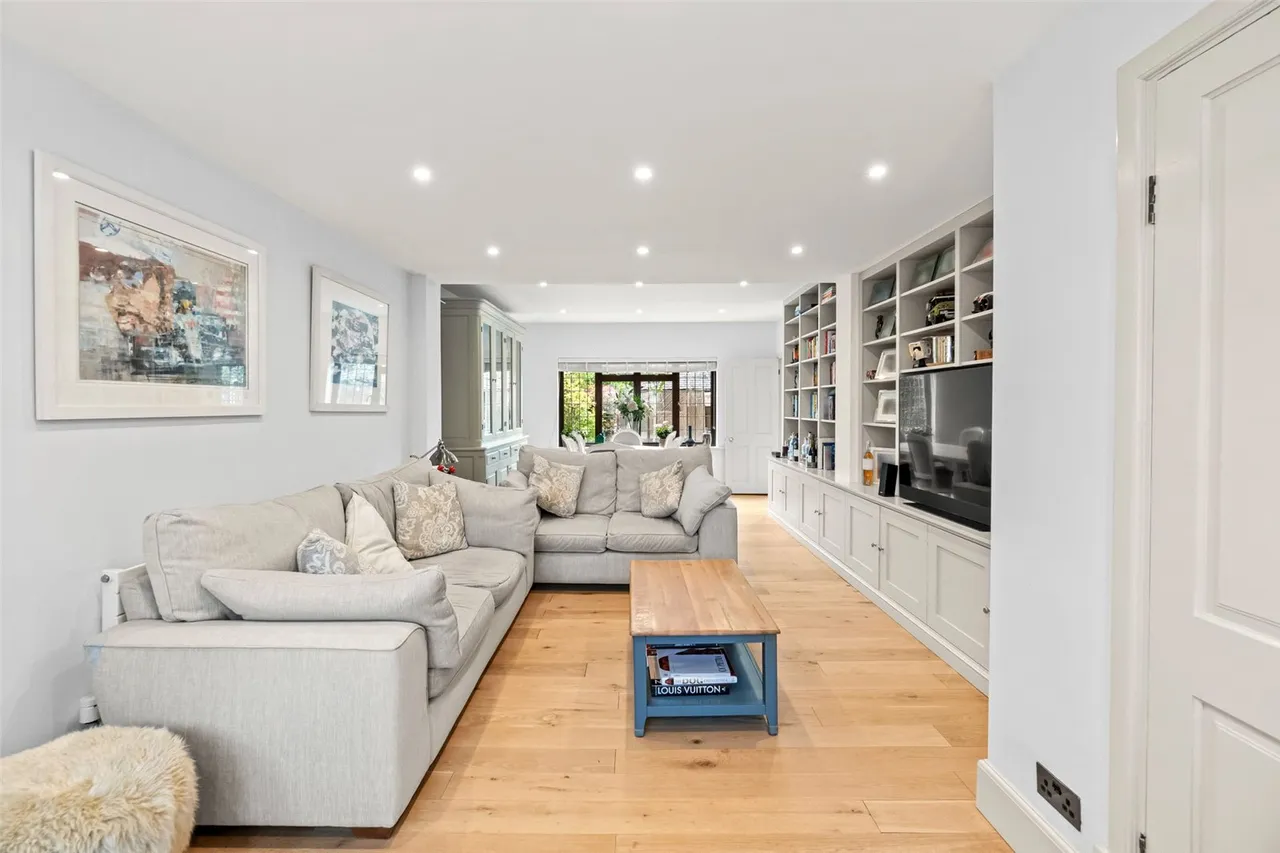 Courtlands Avenue, Hampton, TW12 3NT, photo 6