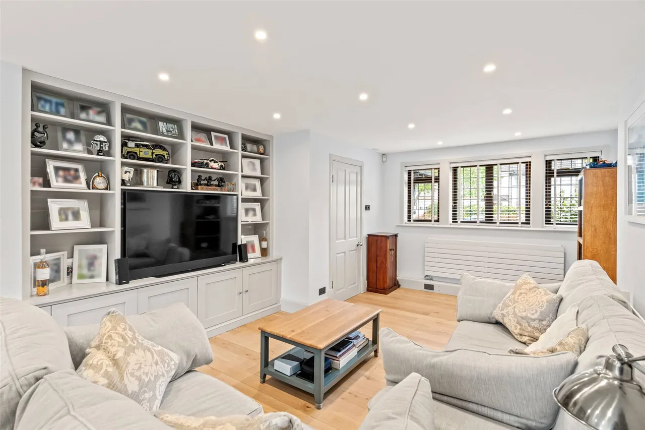 Courtlands Avenue, Hampton, TW12 3NT, photo 7