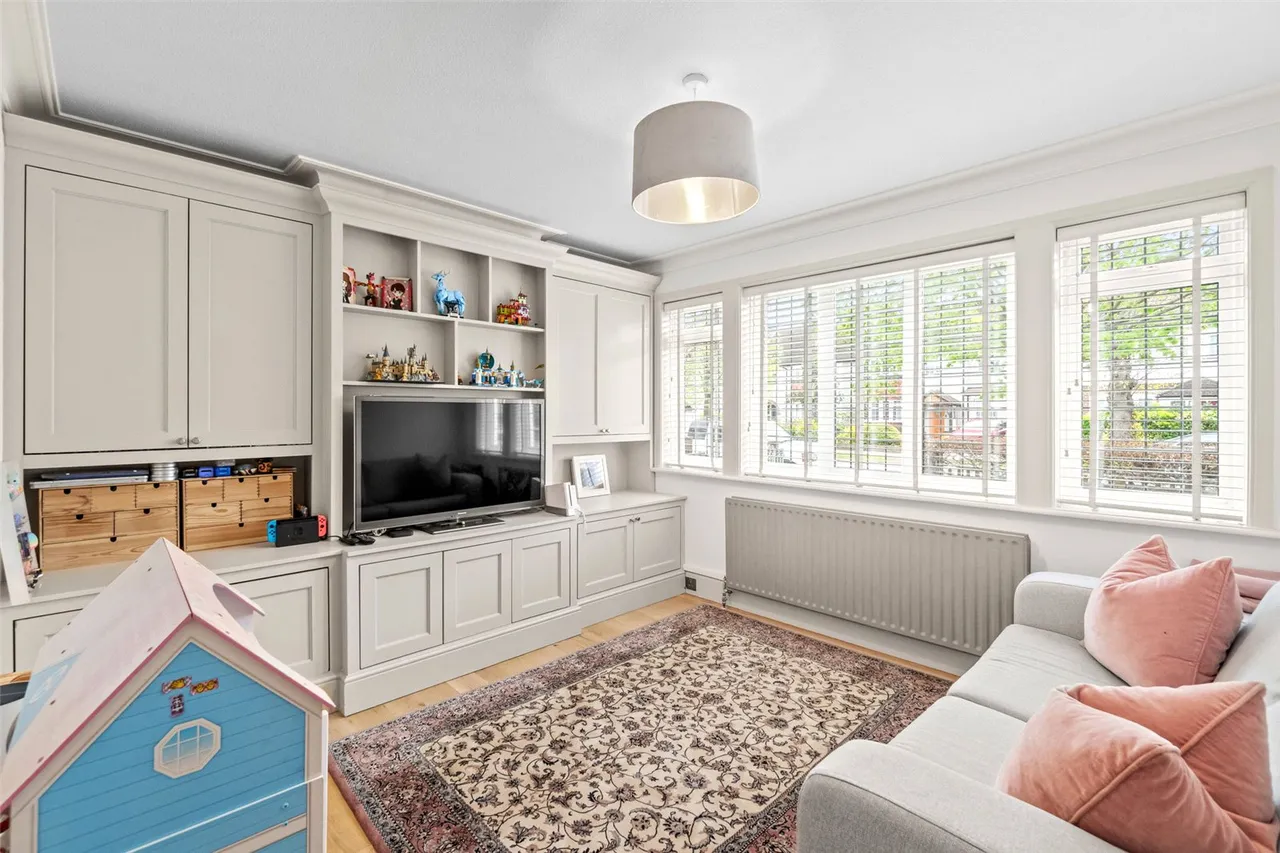 Courtlands Avenue, Hampton, TW12 3NT, photo 5