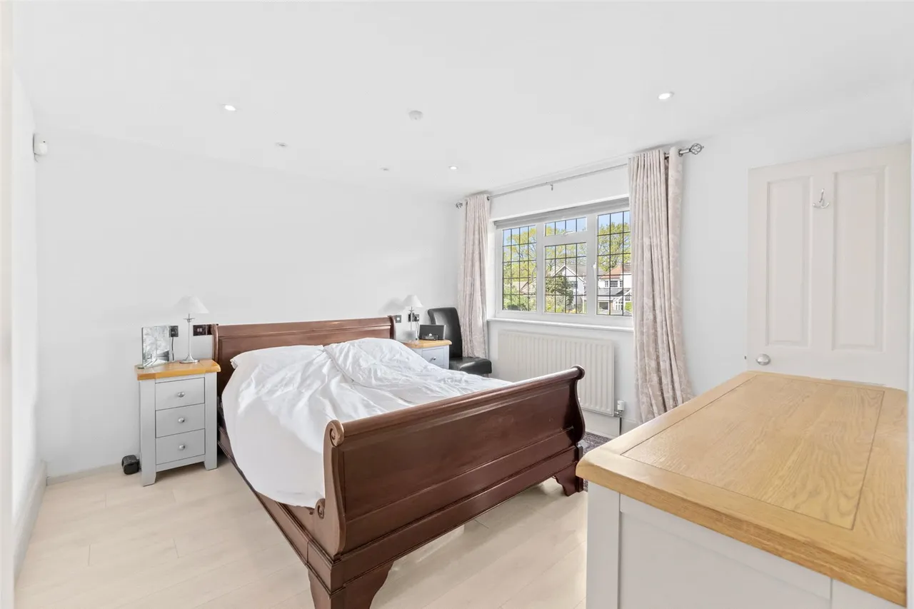 Courtlands Avenue, Hampton, TW12 3NT, photo 12