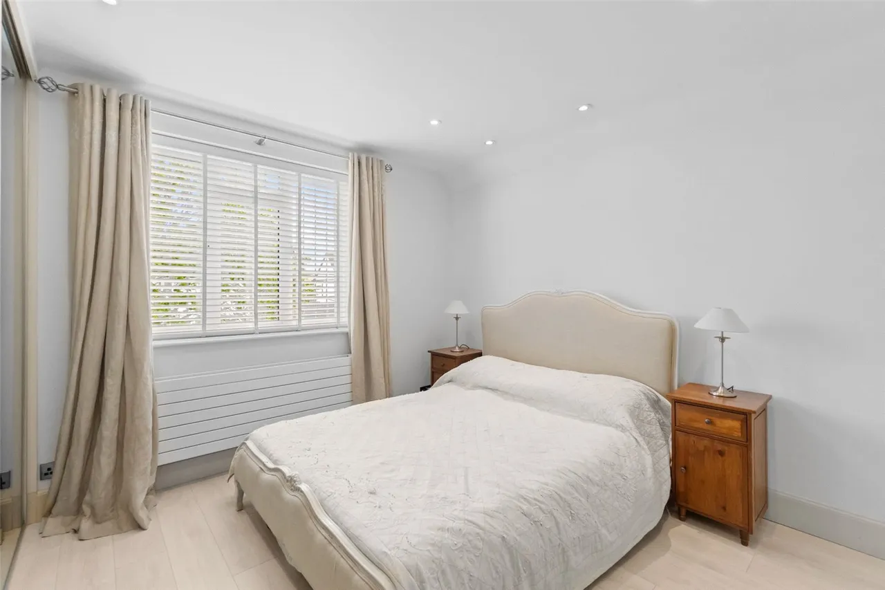 Courtlands Avenue, Hampton, TW12 3NT, photo 10