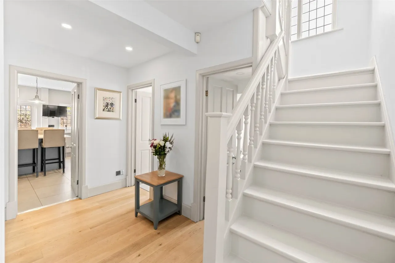 Courtlands Avenue, Hampton, TW12 3NT, photo 9