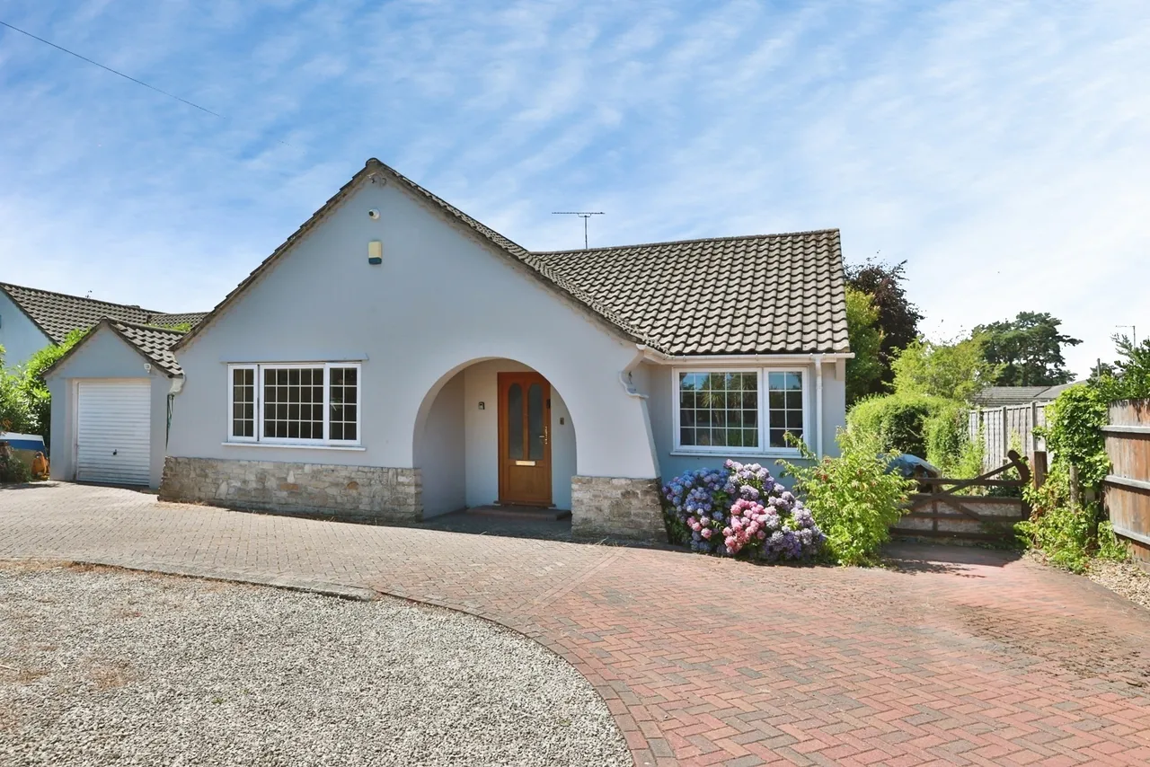 3 bed house for sale, Braeside Road, St. Leonards, BH24