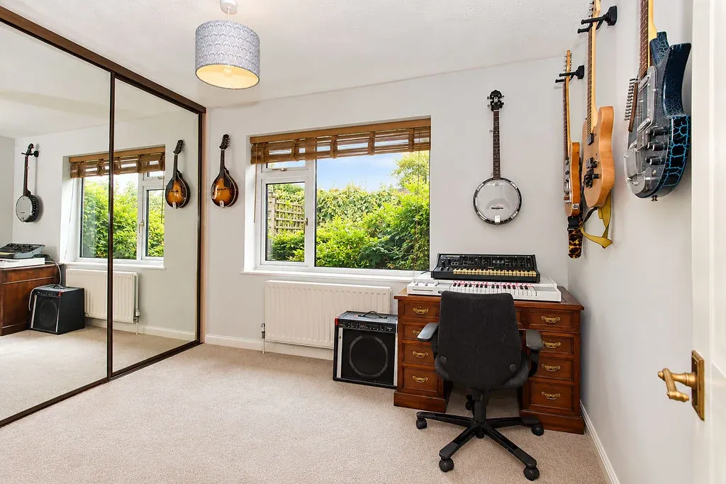 Ashley Close, Cheddington, LU7, photo 9
