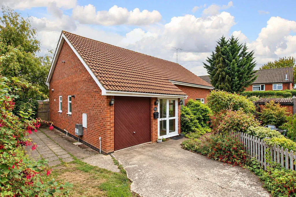2 bed house for sale, Ashley Close, Cheddington, LU7