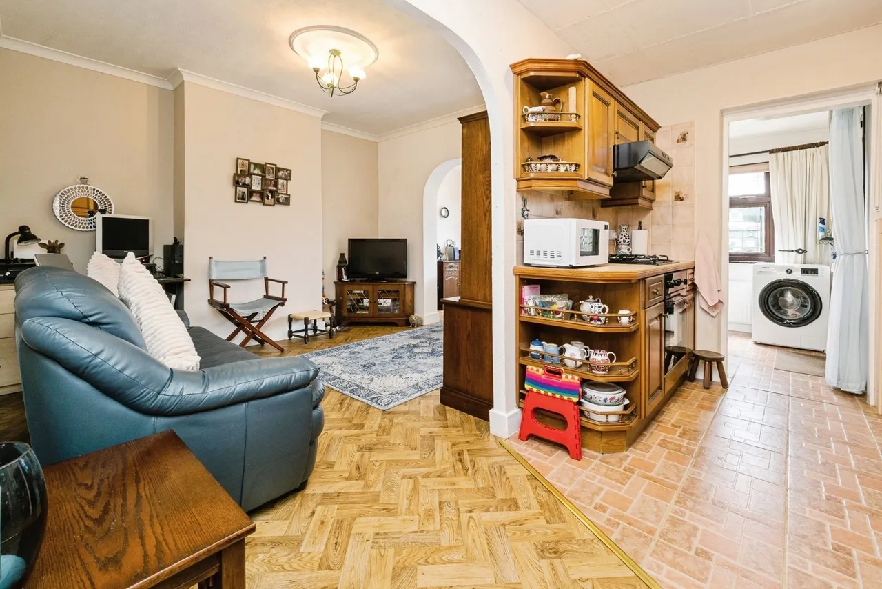 Globe Road, Hornchurch, RM11, photo 9