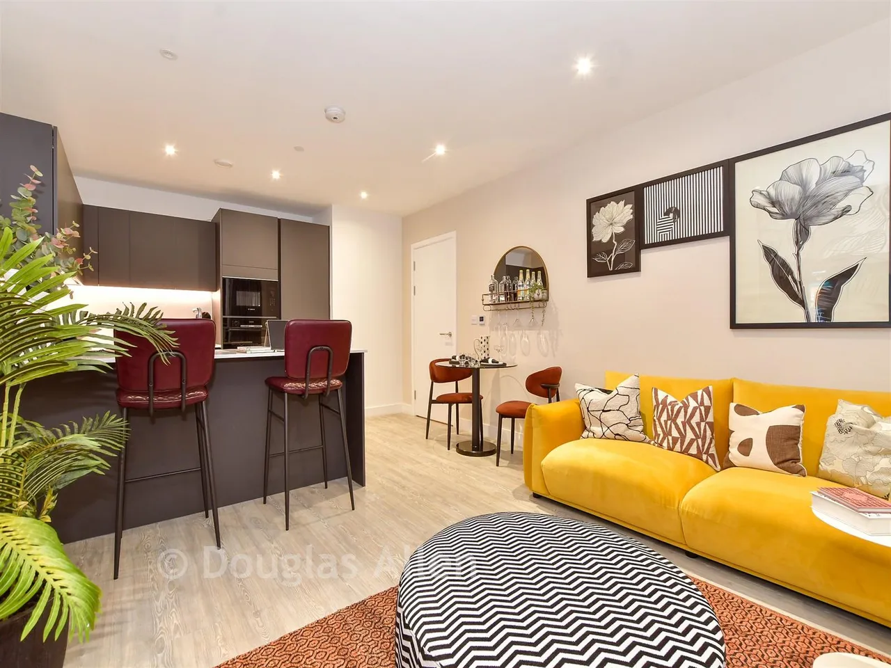 1 bed flat for sale, Kent Avenue, Dagenham, RM9