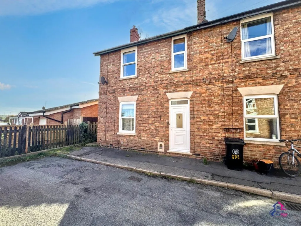 3 bed house for sale, Robertson Road, Grantham, NG31