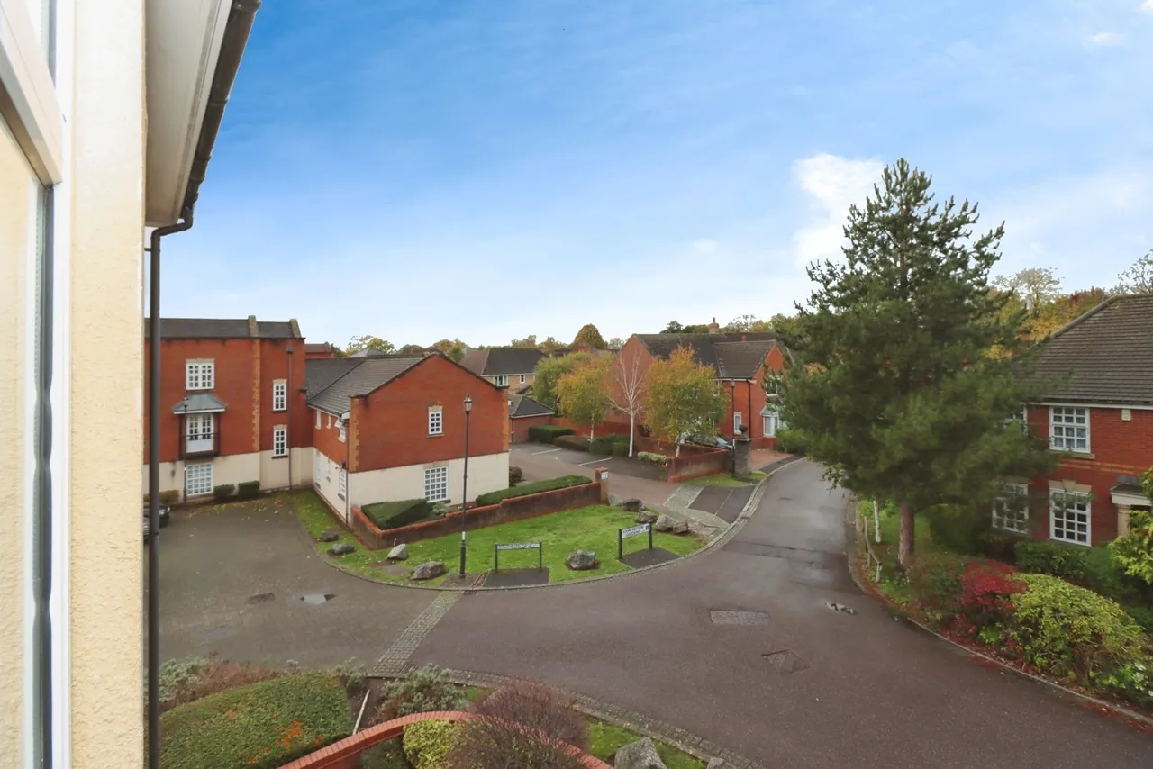 Strathearn Drive, Westbury-on-Trym, Bristol, Somerset, BS10, photo 11