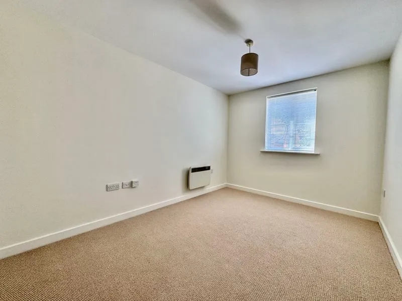 Eaton Avenue, Slough SL1 6EZ, photo 4