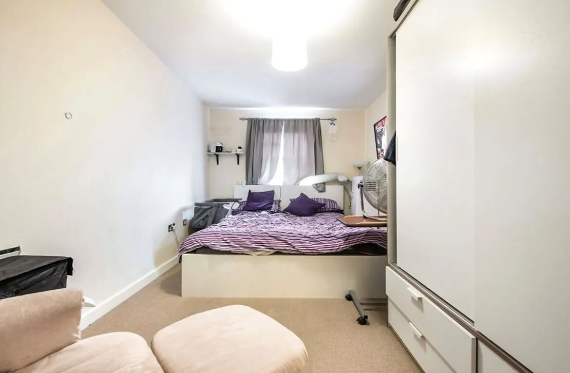 Nayland Court, Romford, RM1 3EF, photo 6
