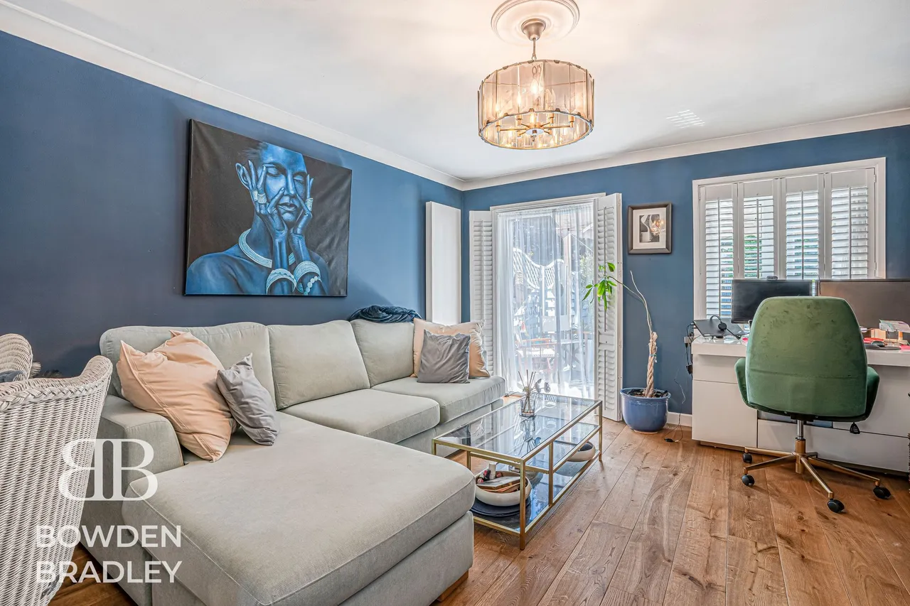 Vienna Close, Clayhall, IG5, photo 18