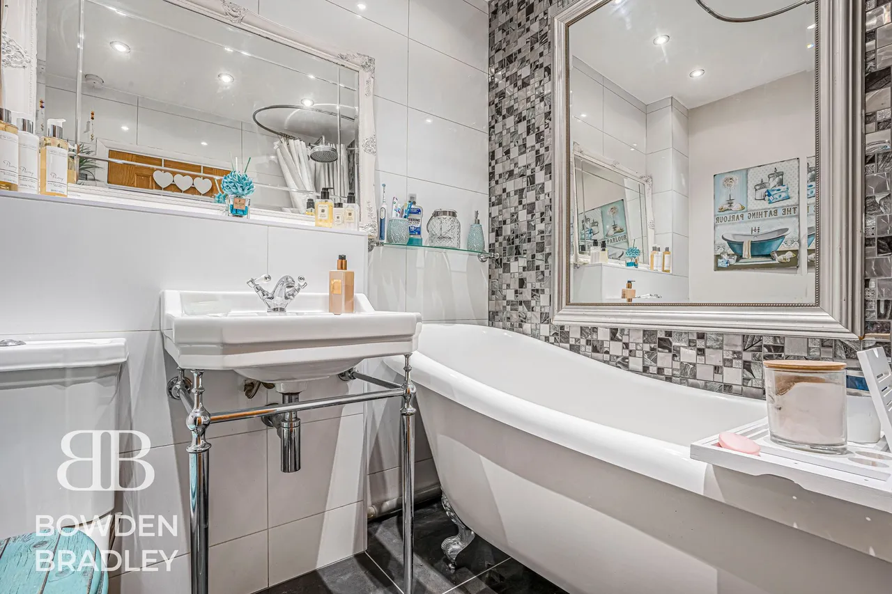 Vienna Close, Clayhall, IG5, photo 10