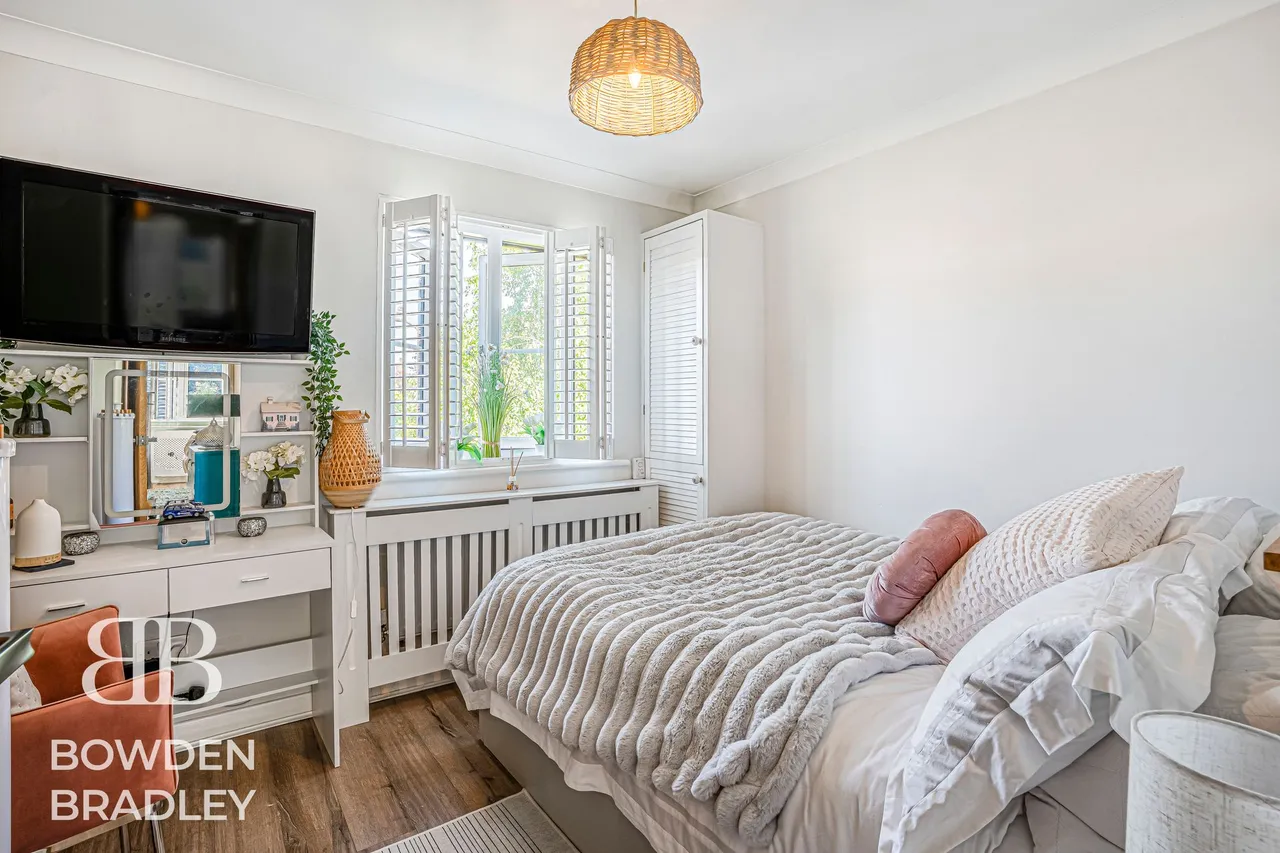 Vienna Close, Clayhall, IG5, photo 8