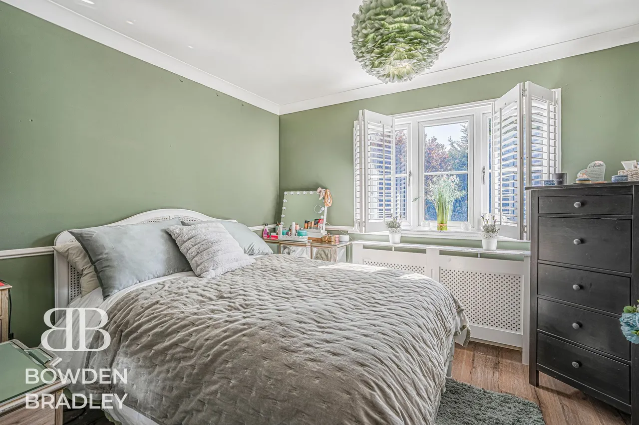 Vienna Close, Clayhall, IG5, photo 23