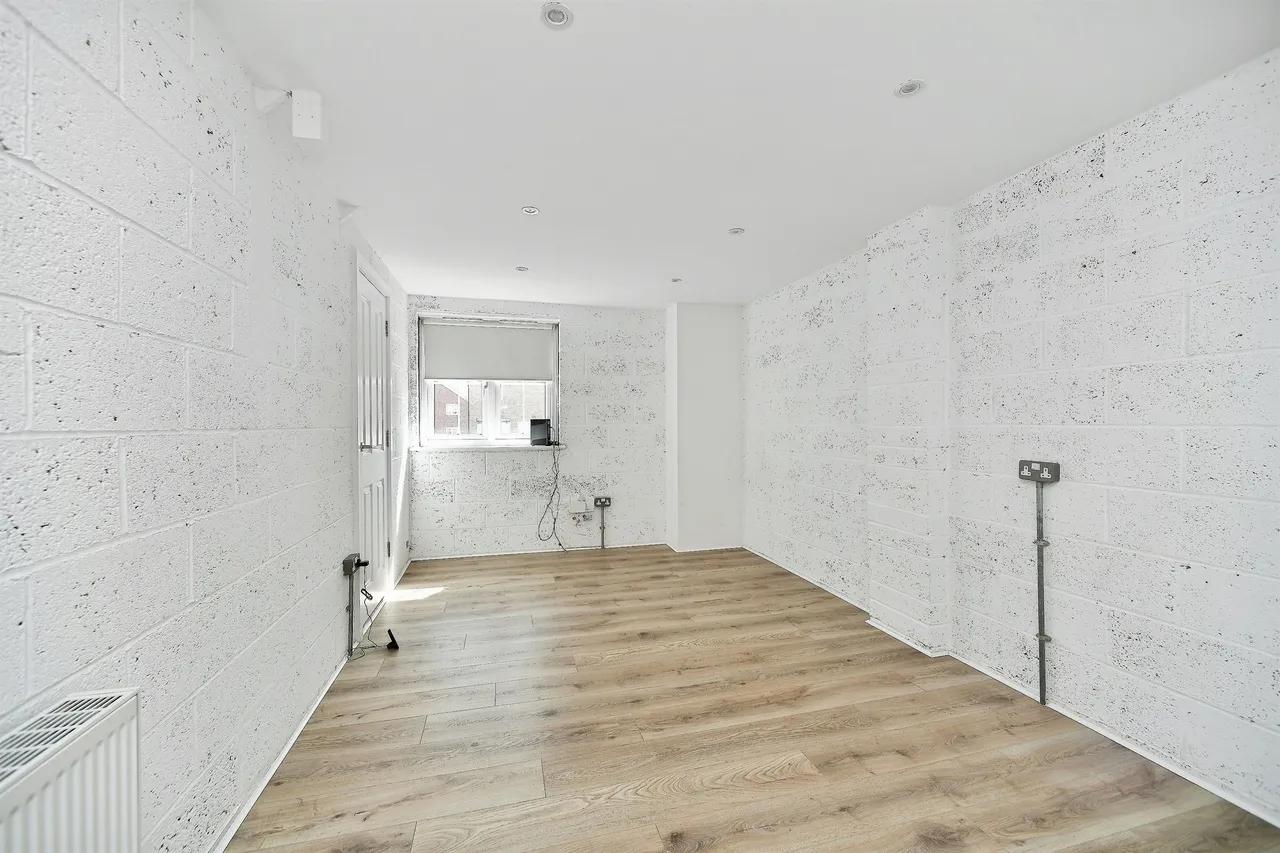Westview Close, Peacehaven, photo 3