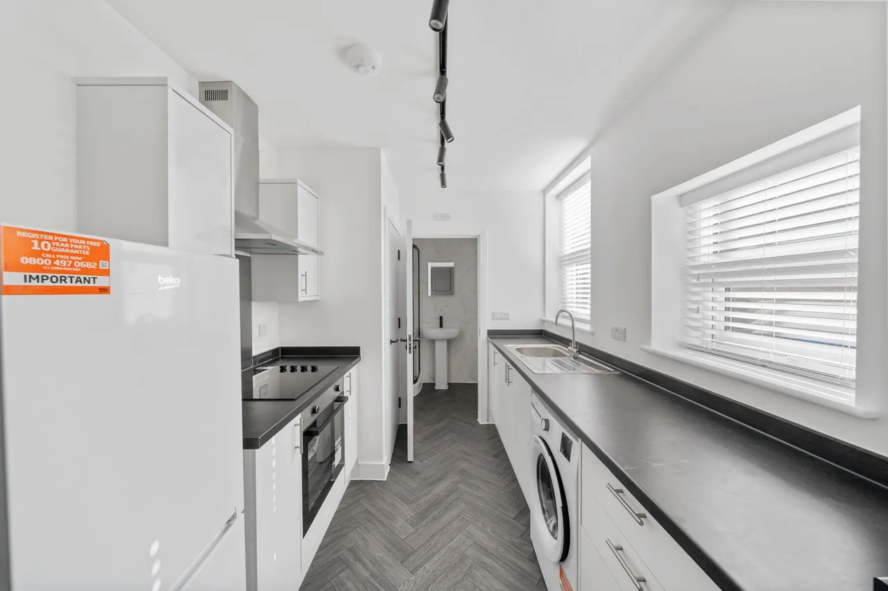 2 bed flat to rent — 64a Milton Street, Leigh, WN7 4EB