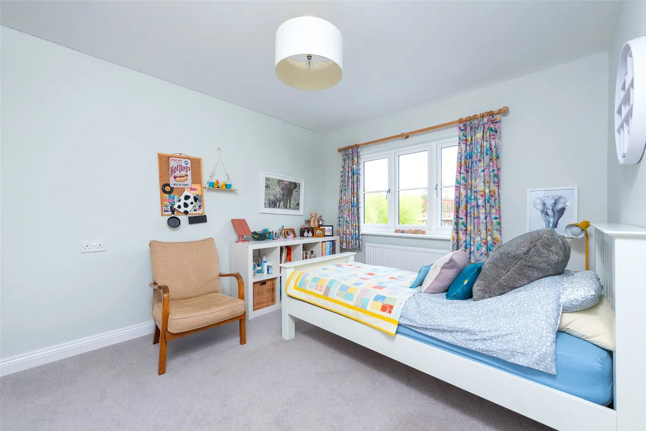 New Mill Lane, Eversley, Hook, Hampshire, RG27 0RA, photo 11