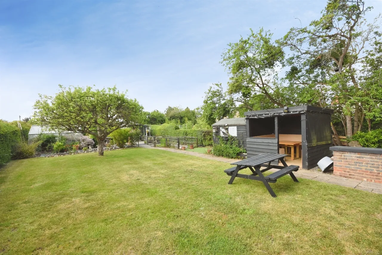 Hedingham Road, Gosfield, Halstead, photo 2