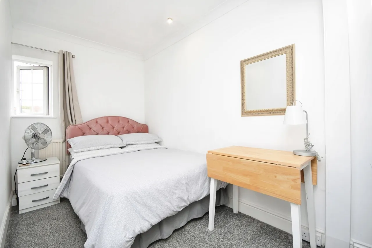 Penzance Gardens, Romford, RM3, photo 14