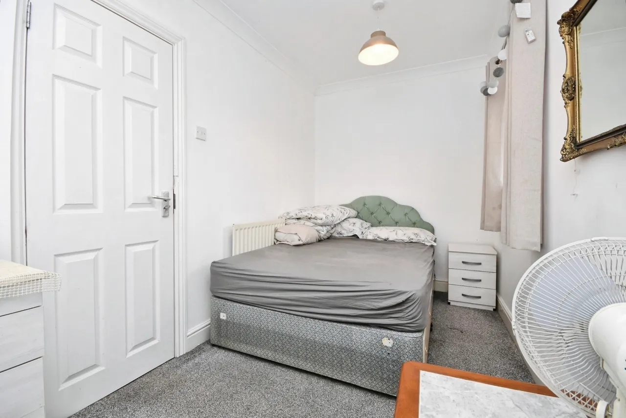 Penzance Gardens, Romford, RM3, photo 10