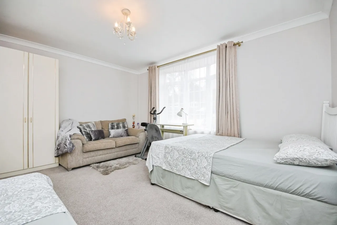 Penzance Gardens, Romford, RM3, photo 17
