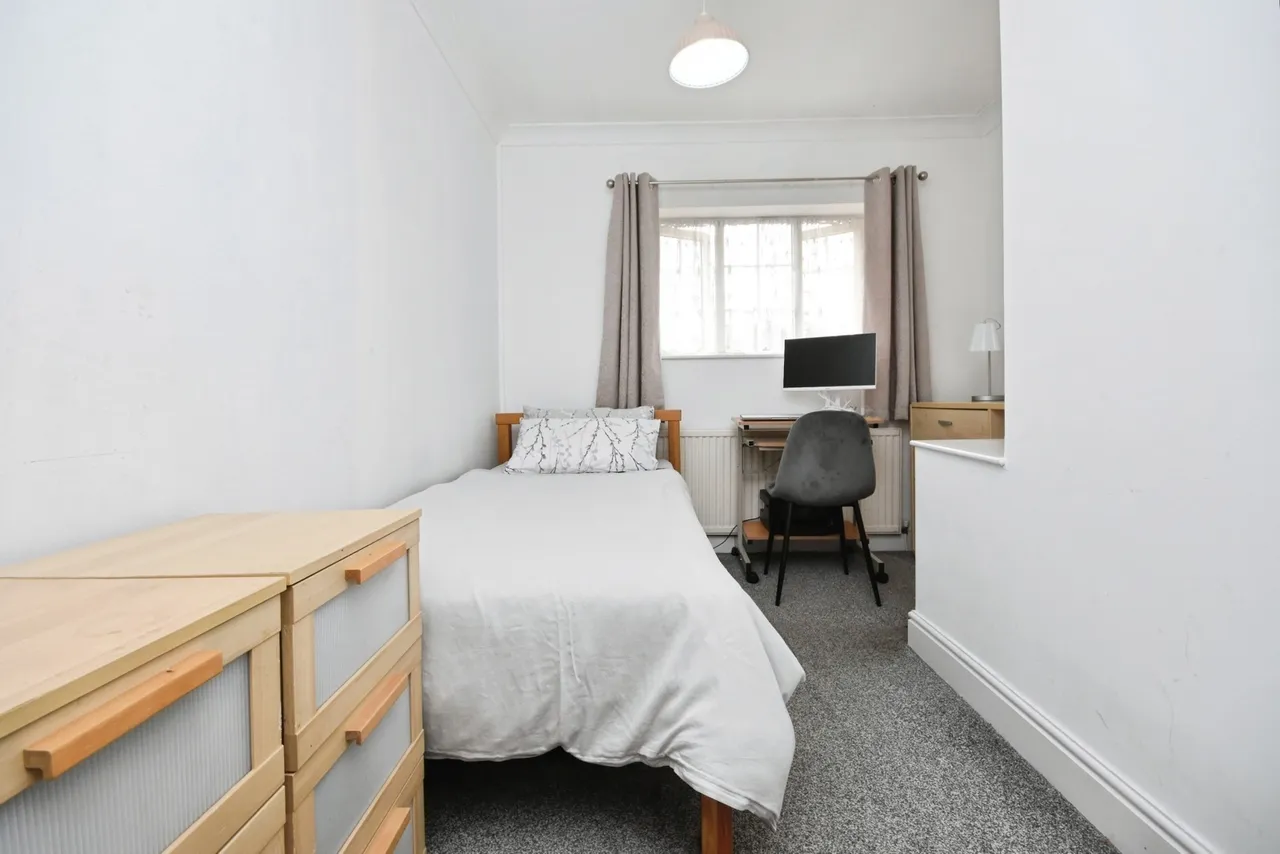 Penzance Gardens, Romford, RM3, photo 12