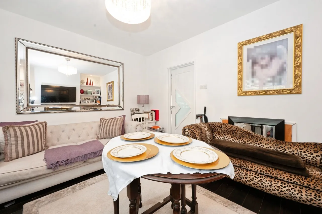 Mill Road, Esher, KT10, photo 4