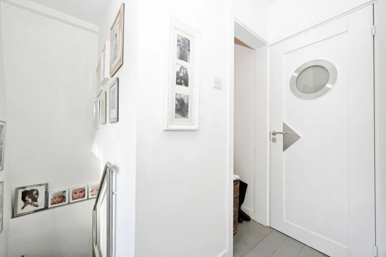 Mill Road, Esher, KT10, photo 6
