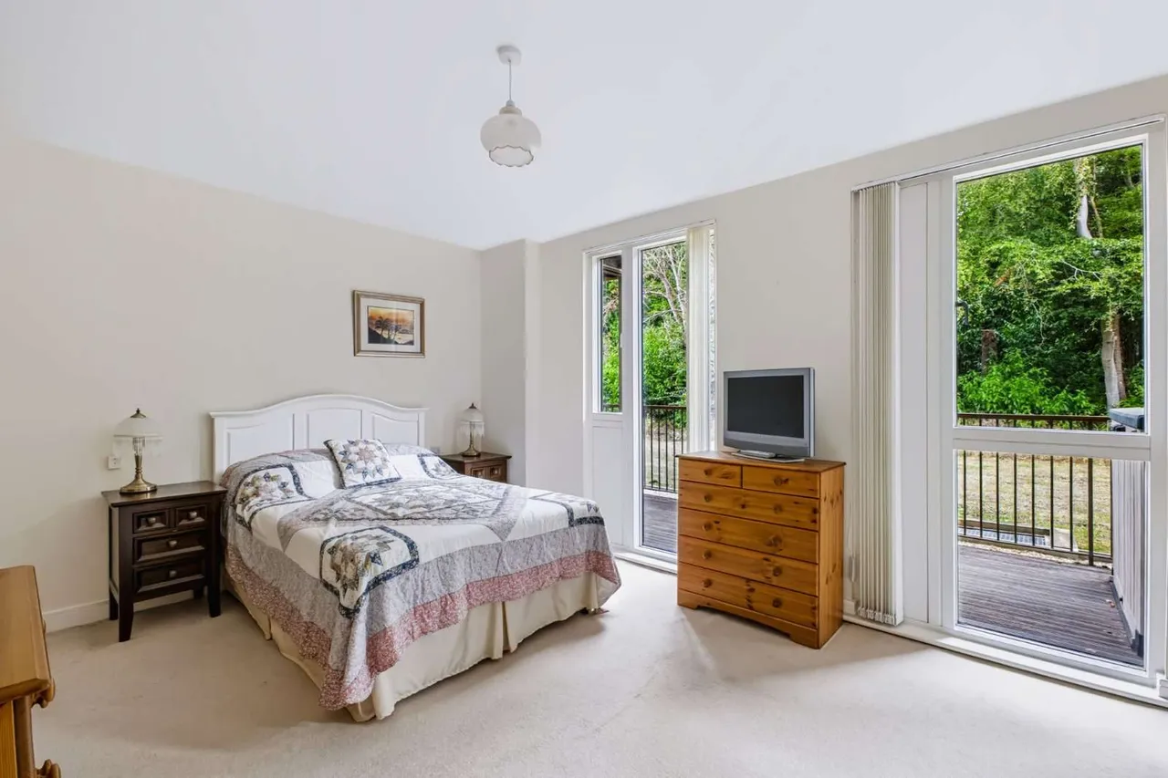 Cliveden Gages, Taplow, Maidenhead, Buckinghamshire, SL6 0GB, photo 8