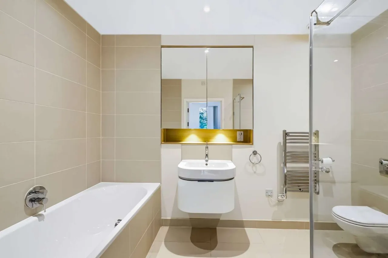 Cliveden Gages, Taplow, Maidenhead, Buckinghamshire, SL6 0GB, photo 9