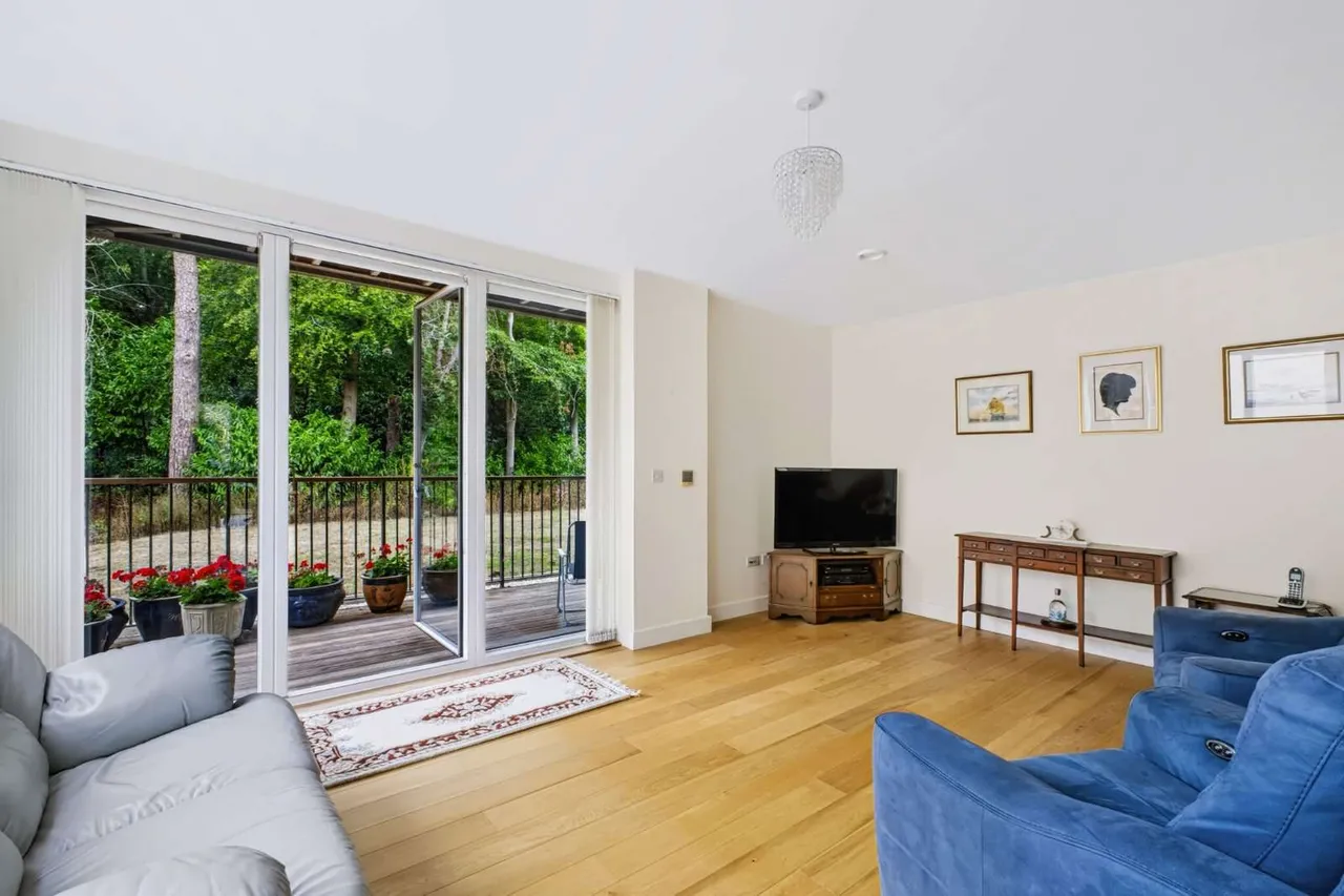 Cliveden Gages, Taplow, Maidenhead, Buckinghamshire, SL6 0GB, photo 2