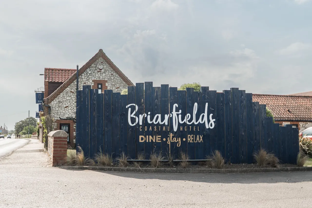 High Specification Brick and Flint Ba, photo 26