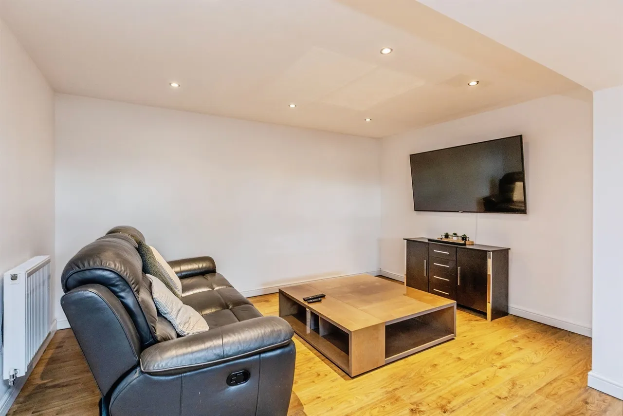 Court Farm Road, Longwell Green, Bristol, photo 12