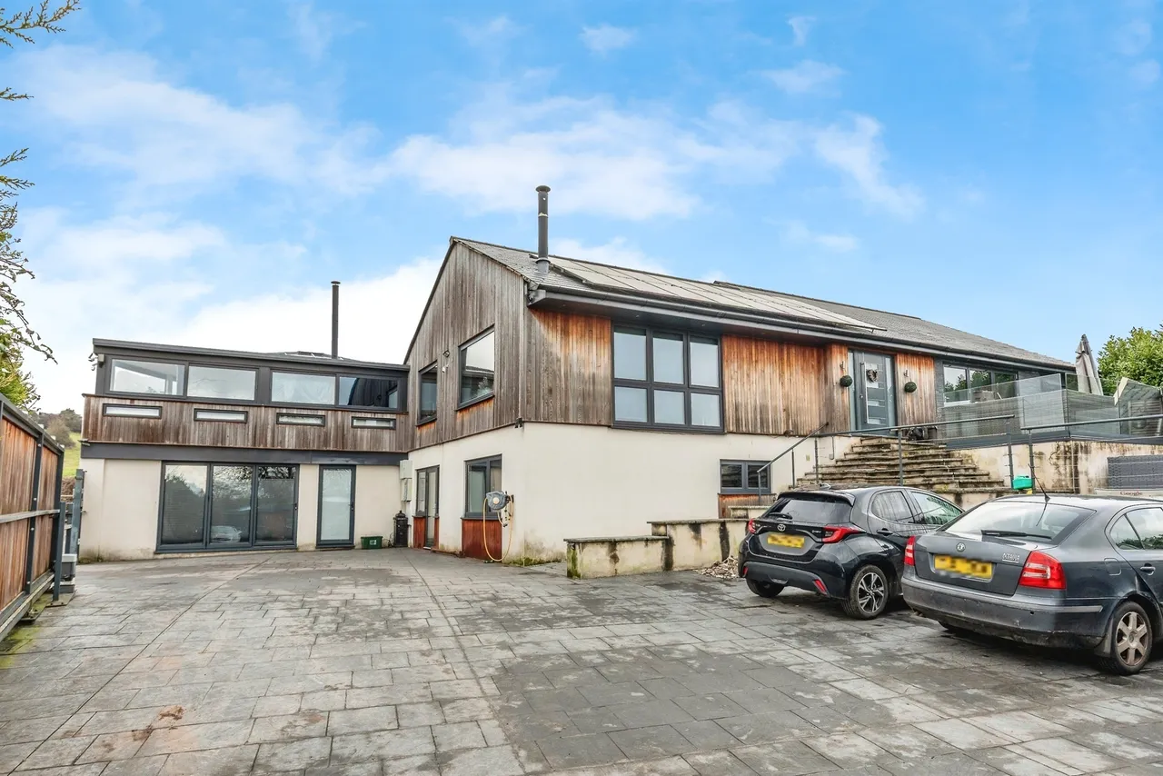 Court Farm Road, Longwell Green, Bristol, photo 7