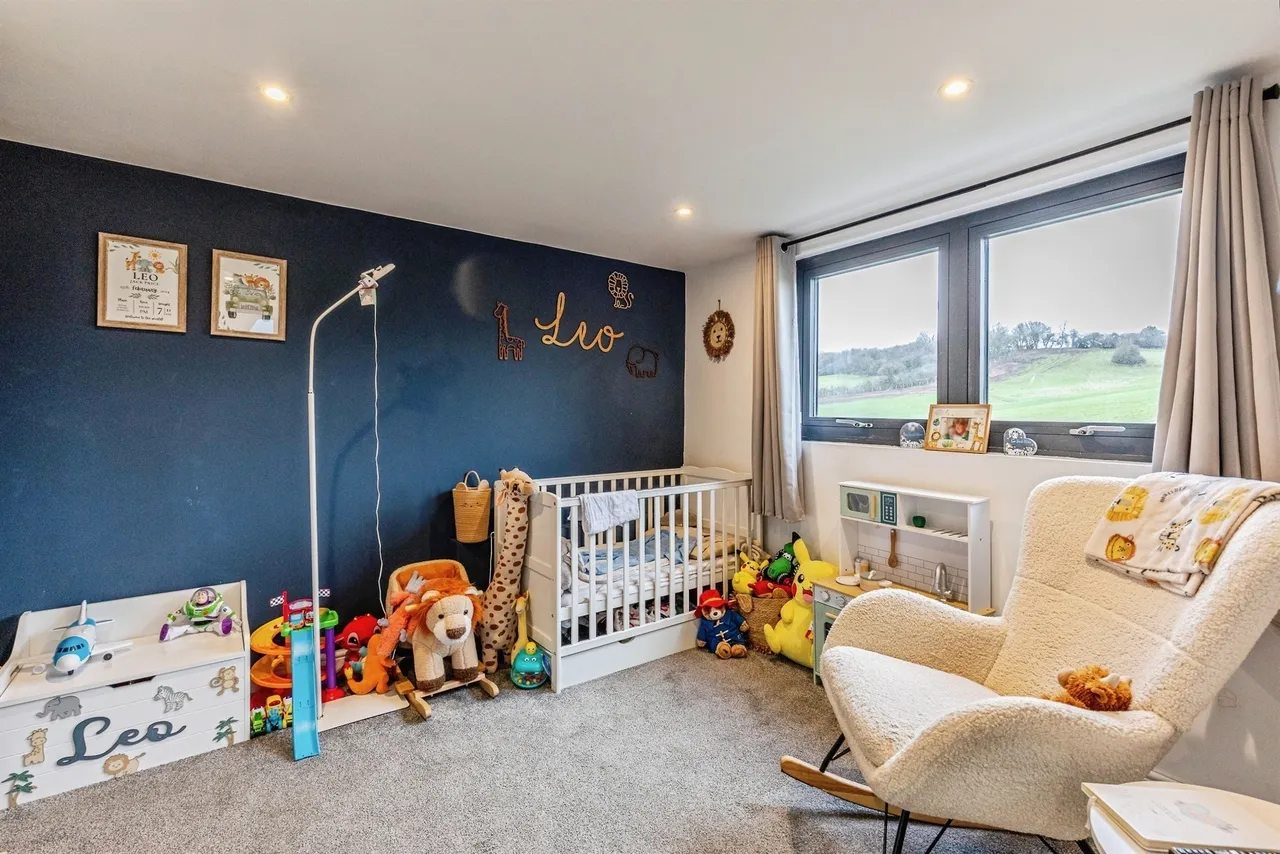 Court Farm Road, Longwell Green, Bristol, photo 11