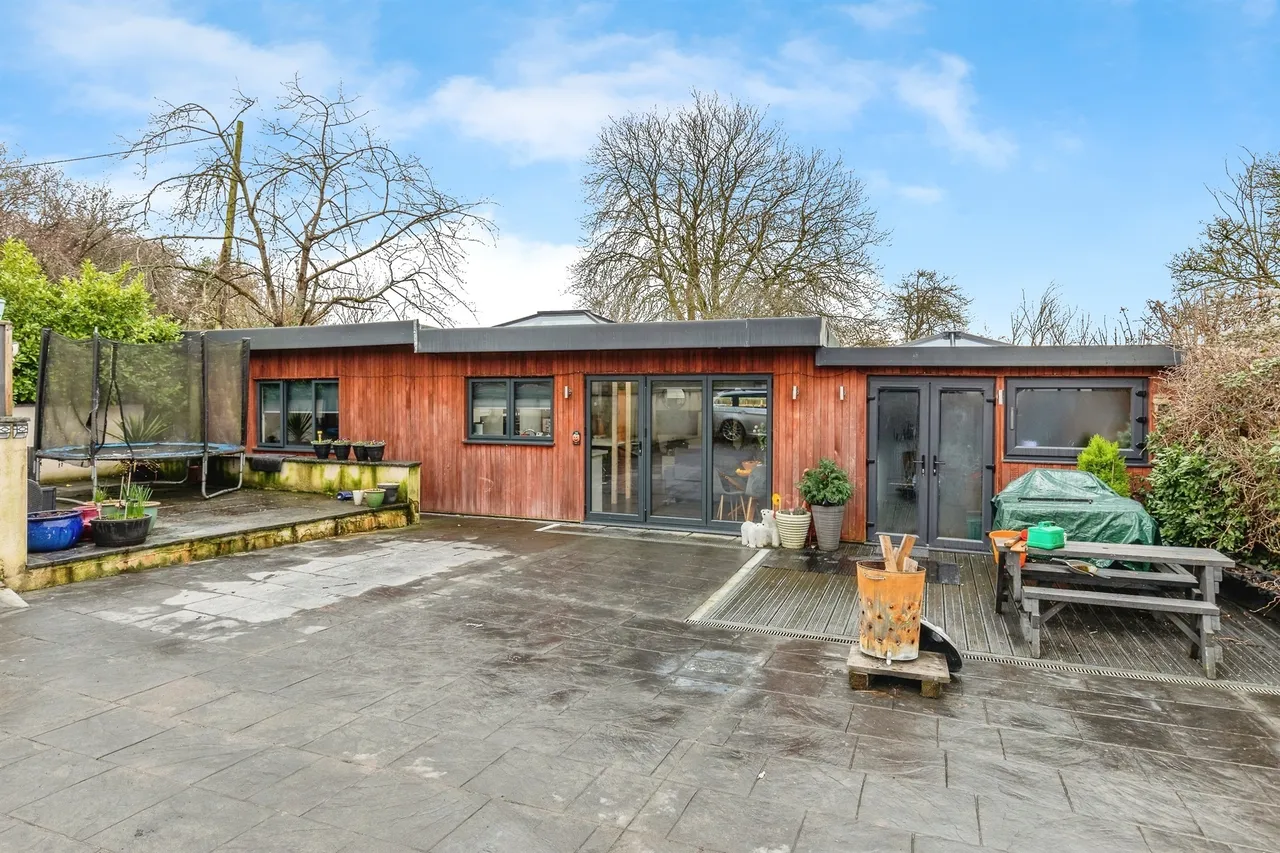 Court Farm Road, Longwell Green, Bristol, photo 9