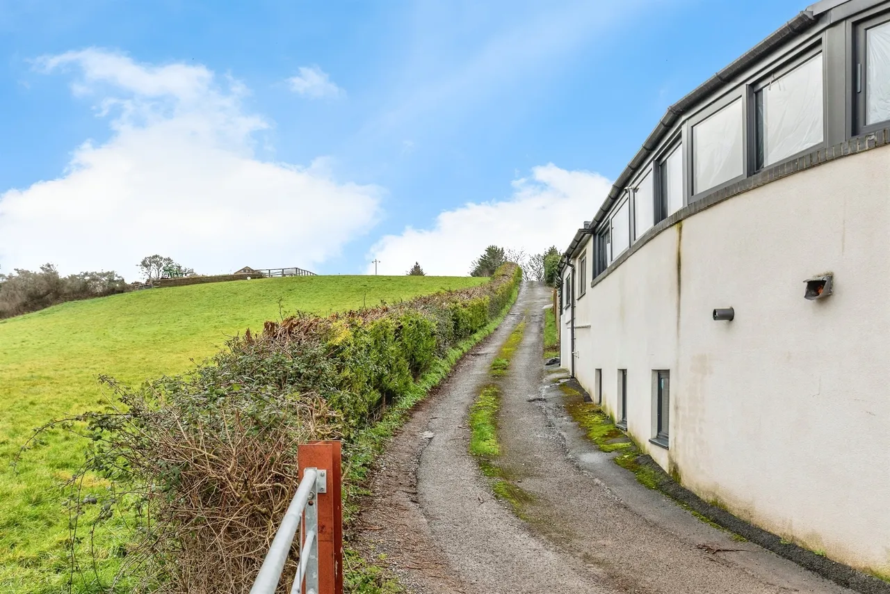 Court Farm Road, Longwell Green, Bristol, photo 8