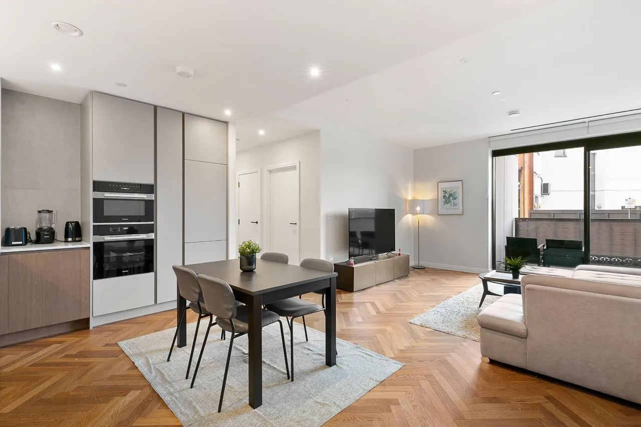 2 bed flat for sale, Michael Road, Kings Road Park, SW6