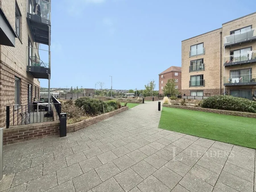 Stirling Drive, Luton, LU2, photo 6