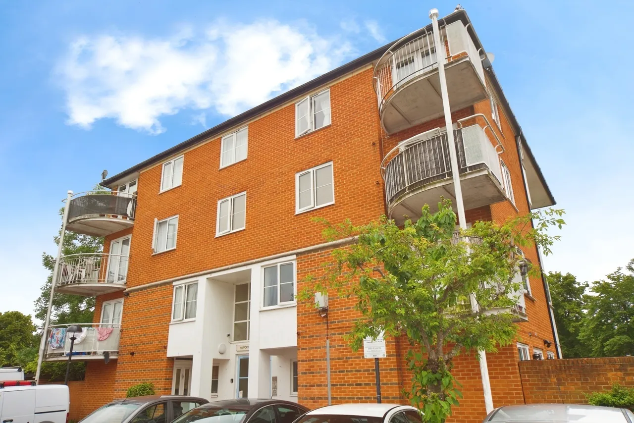 Pageant Avenue, London, NW9, photo 11