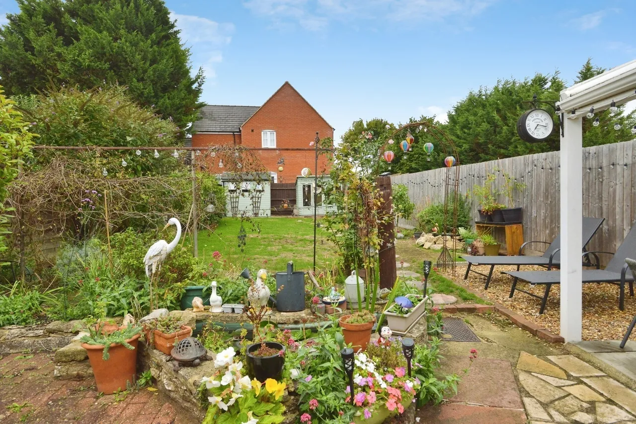 Bridge Road, Cosgrove, MK19, photo 16